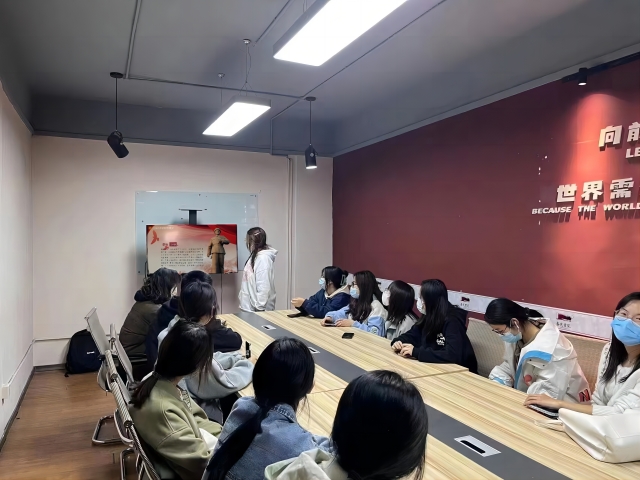 【完满团支部】弘扬雷锋精神 争做时代新人——商务英语学院商务英语2201班完满团支部活动