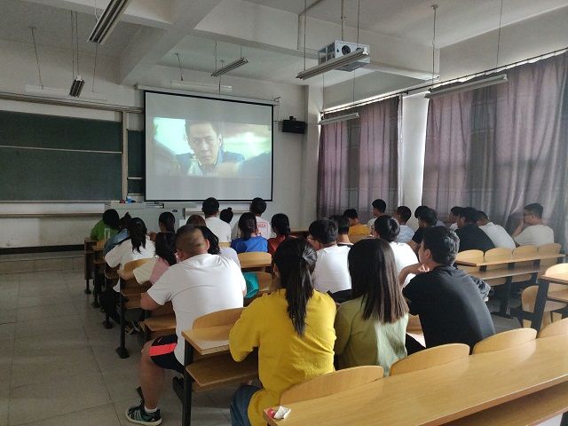 【完满班级】传承红色经典 争做时代新人——食品与环境学院食安1803班红色观影活动