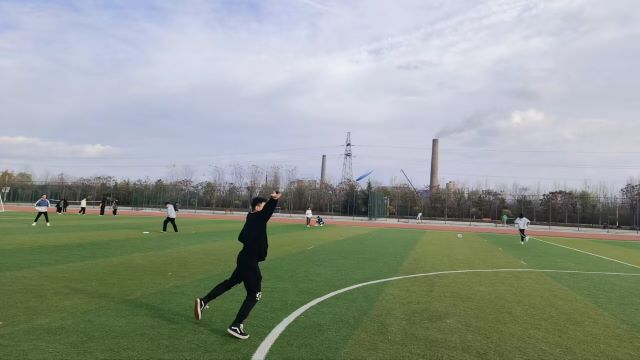 【完满团支部】飞盘计划 让青春动起来——大数据学院、信息工程学院数据2202班完满团支部活动