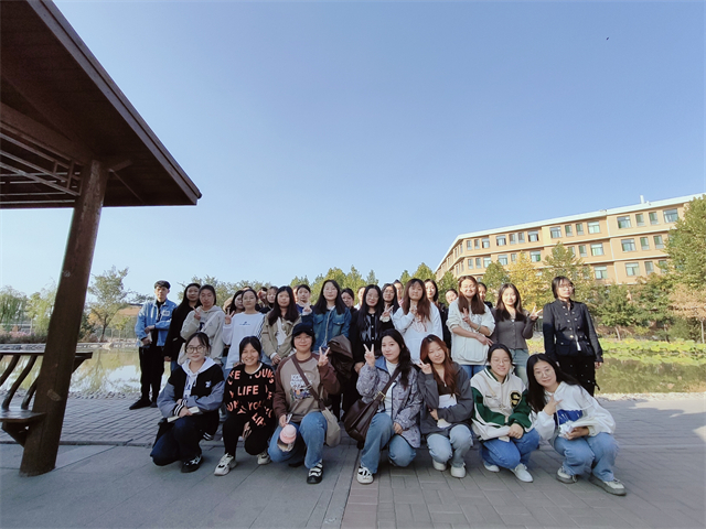 万家团圆迎中秋 四海欢腾庆国庆——商务英语学院十月完满团支部活动集锦