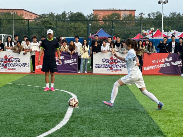 全胜战绩!大数据学院、信息工程学院摘得第六届“新生杯”足球联赛桂冠!