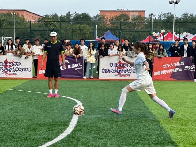 全胜战绩！大数据学院、信息工程学院摘得第六届“新生杯”足球联赛桂冠！