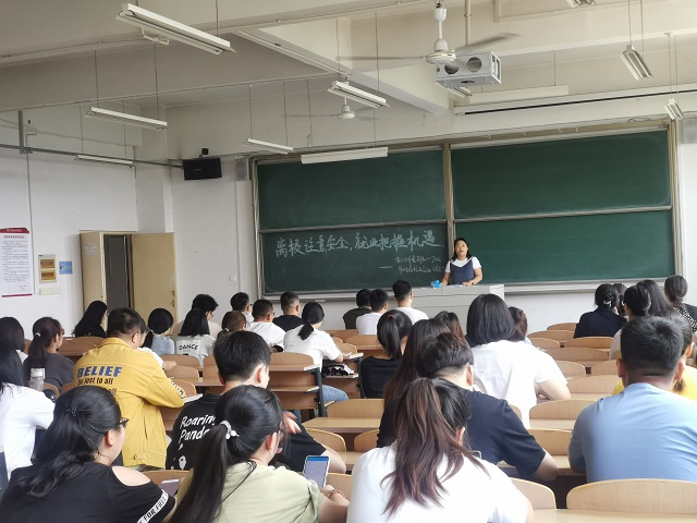 【辅导员说完满】毕业前夕 共谈未来——食品与环境学院2017级辅导员说完满