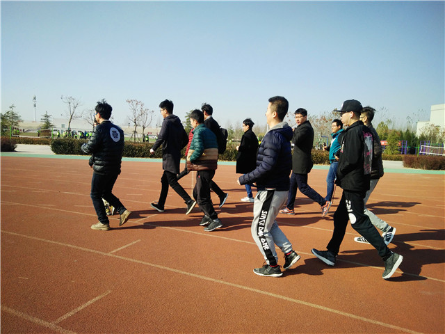 因为喜欢行走 才会想要去远方——机电工程系自动化1601班举办“一步一爱 爱心公益跑”完满班级活动