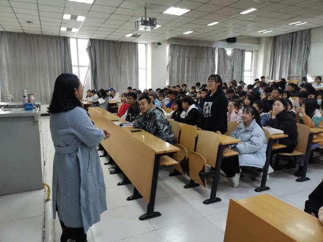 【辅导员说完满】激扬青春 悦动体育——经济与管理学院2021级“辅导员说完满”专题活动