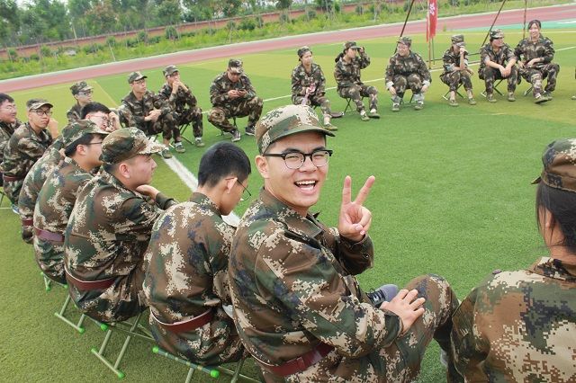 亭亭英姿飒爽 开启人生离职之旅