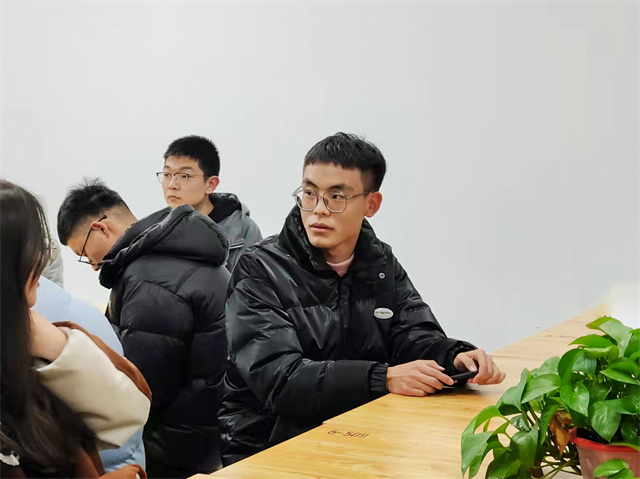 来啦来啦 小智带你探索权益的困惑——智能工程学院“权”力以赴 共建权益之班长交流会