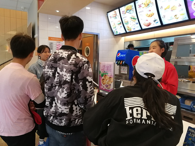 【生存挑战赛】走出象牙塔 体验城市“变形记”——外语系举办“生存挑战赛之谁是最强生存王”