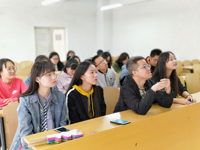 【完满班级】绿茵操场  接力青春——淬炼商学院举办四月完满班级主题活动（六）