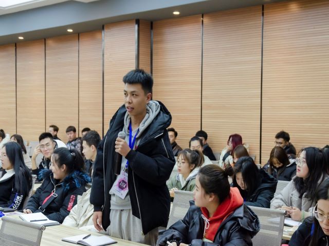 【干部培训】眼要看远 脚要近迈——艺术传媒学院“艺路领先”之学生干部培训第九期第四讲