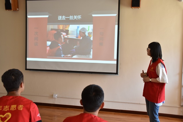 真情传递温暖  用心传播爱意——大数据学院、信息工程学院开展“一路有你 温暖福康”观影宣讲活动