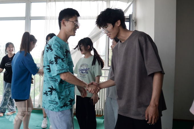 【同伴护航】青春健康第101期:防艾宣讲与野火游戏
