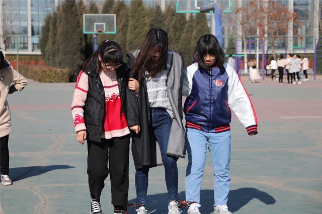 阳光运动 活力你我——外国语言文学系“向上吧,少年”趣味挑战赛
