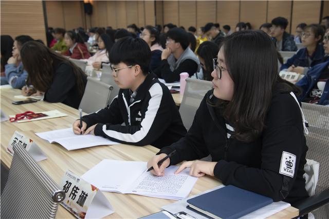 聚焦中国的海权与海军 感悟岁月静好背后的负重前行——“青马工程”完满教育学生骨干培训计划第九期培训班第四期讲座