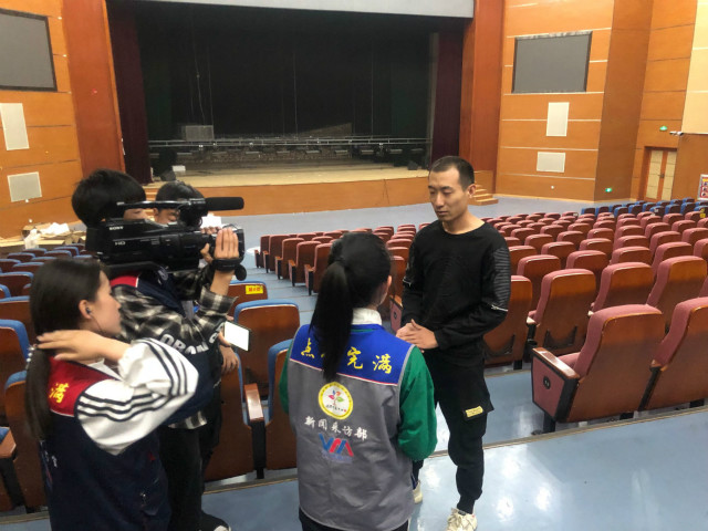 【戏剧节】第七届“魅夜乌马河”校园戏剧节《记忆的碎片》剧组采访