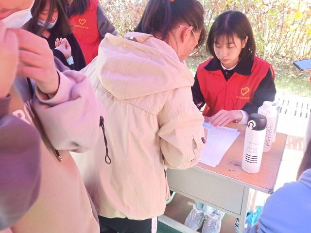 用心点燃希望 用爱播洒人间——食品与环境学院传递正能量服务队“汇聚爱 传播爱”第28期常规活动