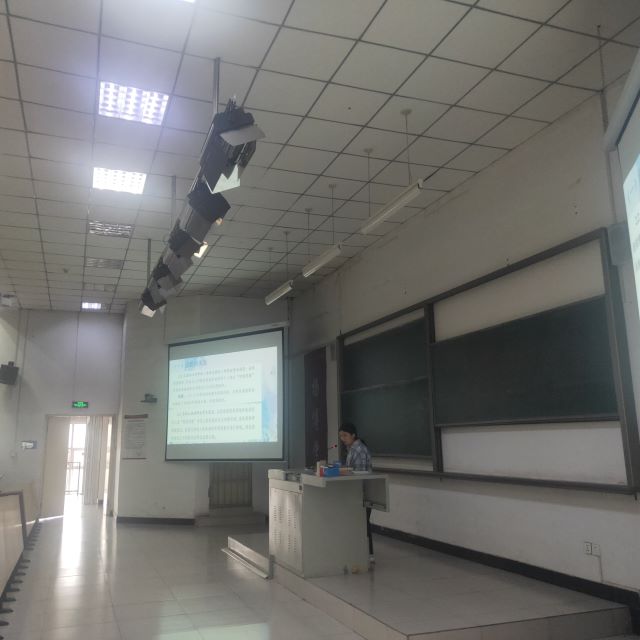 【辅导员说完满】不负韶华 以梦为马——经济与管理学院开展“征途漫漫，续写青春”主题年级会