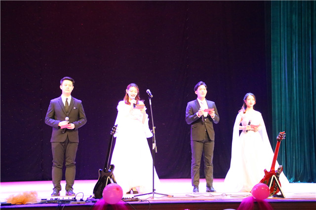 铮铮燃韶华 奕奕展青春——智能工程学院第五届“秀出自我”迎新晚会