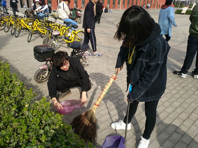 【完满班级】微不足道的力量 换绿色家园——服装1701、产品1701班举办完满班级活动