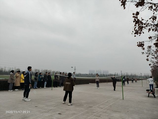 【完满班级】并驾齐驱 扣人心弦——艺术传媒学院环境设计2004班羽毛球比赛活动