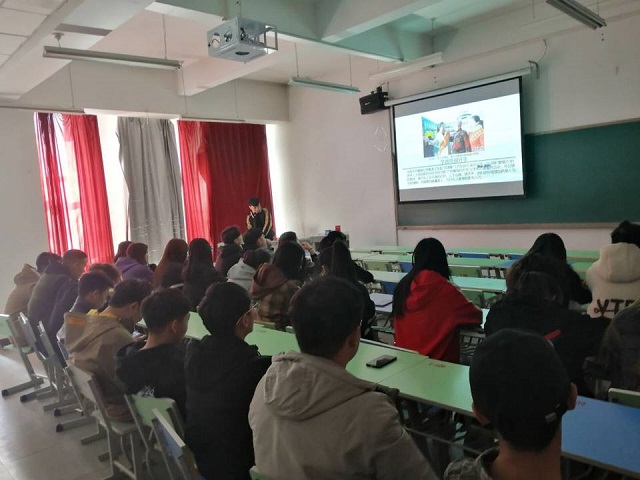 【完满班级】学习雷锋精神 跟进时代新风——艺术传媒学院环设1805班举办“学雷锋,我在行动”雷锋事迹宣读活动