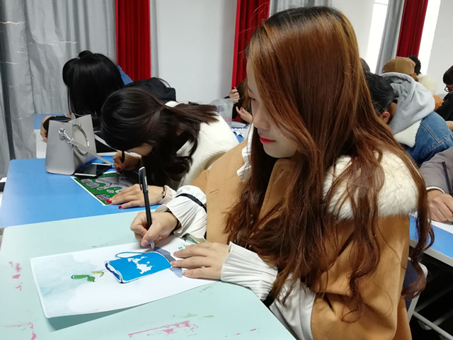 【完满班级】聆听心灵的呼唤——艺术传媒系举办公益宣传画绘制活动