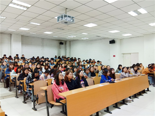 【辅导员说完满】树时代新风 立爱国壮举——淬炼商学院“辅导员说完满”专题活动（十五）