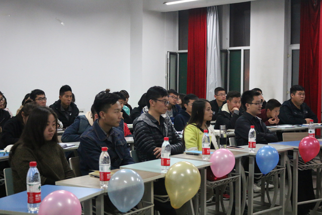 【辅导员说完满】艺术传媒系辅导员说完满之非常“竞”距离
