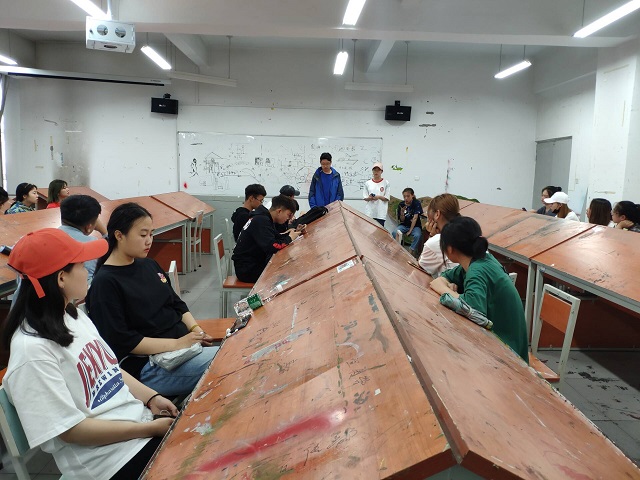 【完满班级】“重塑大学目标 指引前行方向”未来规划座谈会——艺术传媒学院环设1806班主题活动