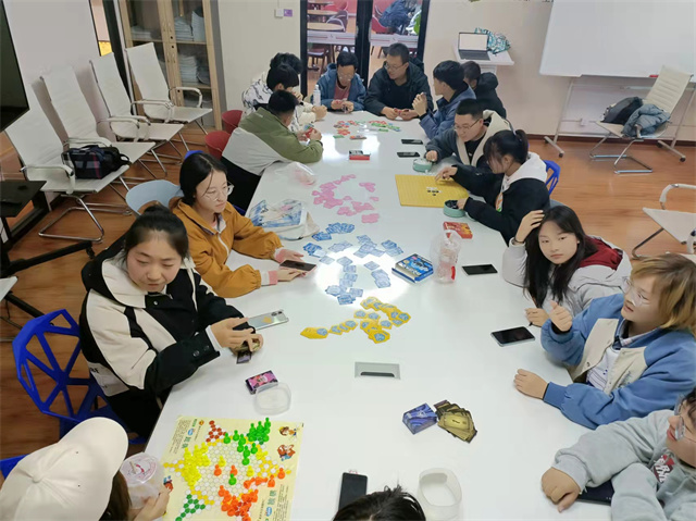 【完满班级】棋逢对手 牌牌相会——智能工程学院通信2101班完满班级活动
