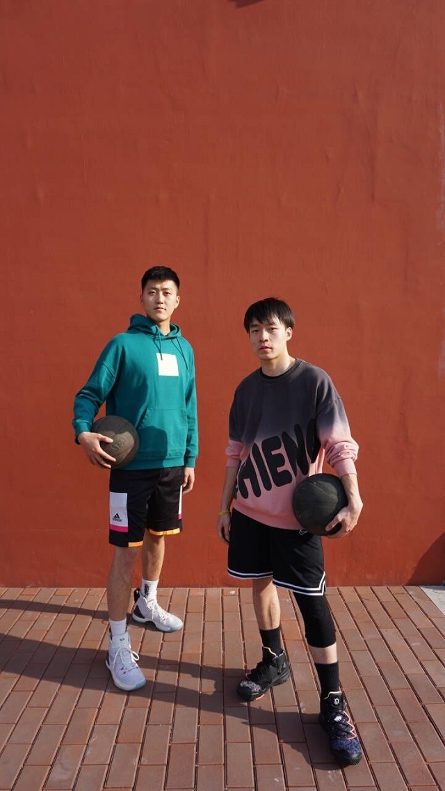 闪光的信院第262期:绿茵场上“篮”不住的闪光少年