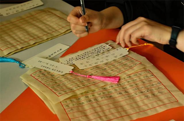 【完满团支部】以书会友 展信舒颜——经济与管理学院金融2201班完满团支部活动
