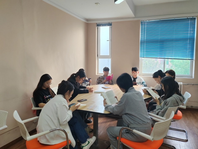 以书润心 与智同行 ERP沙盘模拟协会开展读书分享会