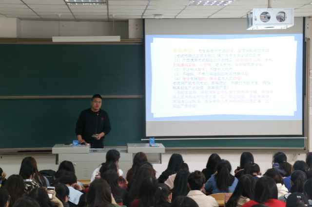 【辅导员说完满】 生如逆旅 一苇以航——外语系2017级辅导员说完满