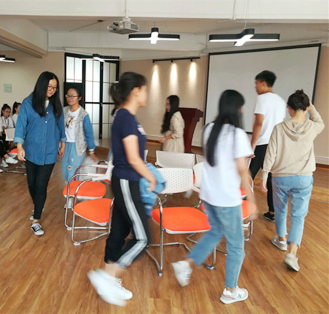 【完满班级】梦想启航 艺彩飞扬——淬炼商学院九月完满班级主题活动（二十九）