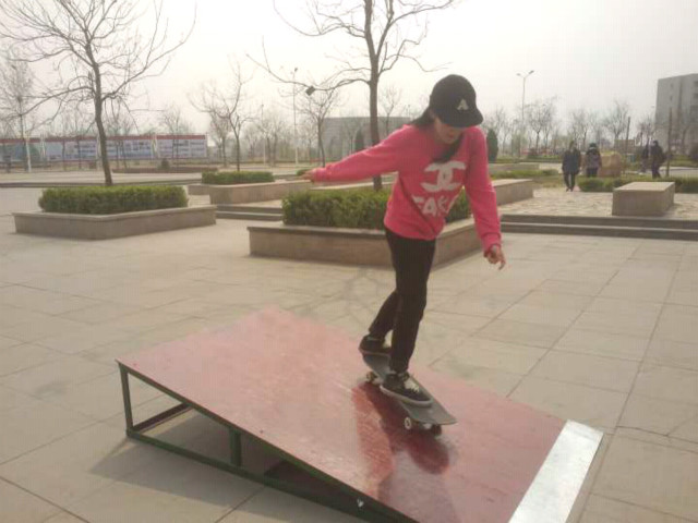 【缤纷百团】Zonda极限社举办skate party滑板赛