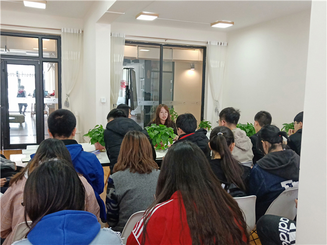 【完满班级】学业导师初相见 一言一语暖心间——网工1802班召开“学业导师见面会”