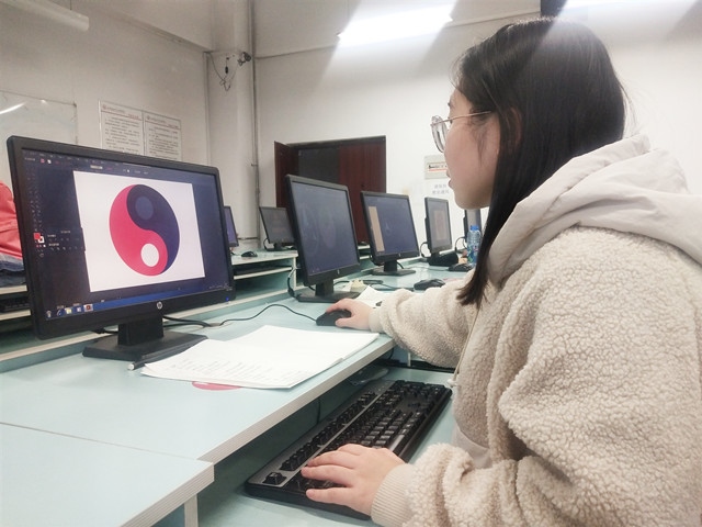 【完满班级】“悦”动无限 “艺”彩纷呈——大数据学院数字1701班“海报设计大赛”完满班级