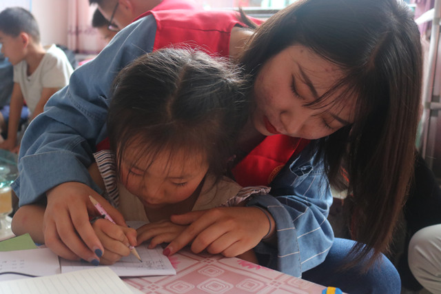 聚焦太行山脚的稚嫩脸庞 推动童伴计划发展——经济与管理学院“流转经年”美丽中国实践团“三下乡”社会纪实