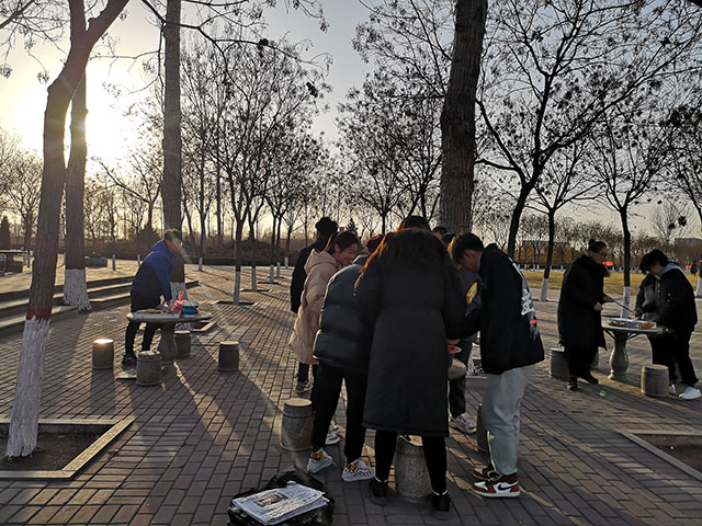 【完满班级】集叶成画 共绘五彩冬季——艺术传媒学院产品设计1801班举办“携手共绘 五彩星空”叶上绘画比赛完满班级活动