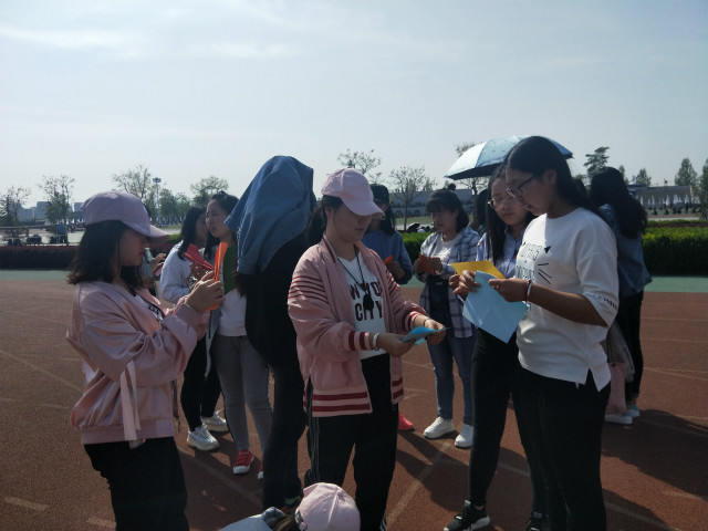 【完满班级】一路欢歌一路向前 载我向那高处飞——经济与管理学院国贸1606班放纸鸢大赛