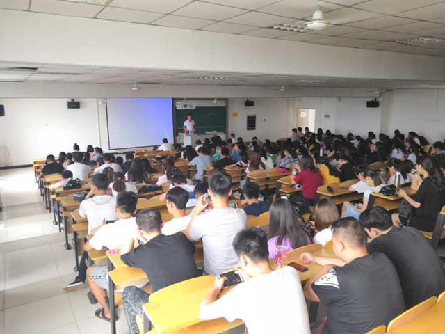 【辅导员说完满】昙华正盛  完满如始——淬炼商学院“辅导员说完满”系列活动（二）