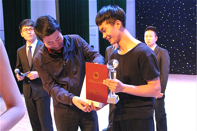 【达人秀】第六届“缤纷百团”社团文化艺术节开幕式暨第四届“我最闪亮”达人盛典震撼上映