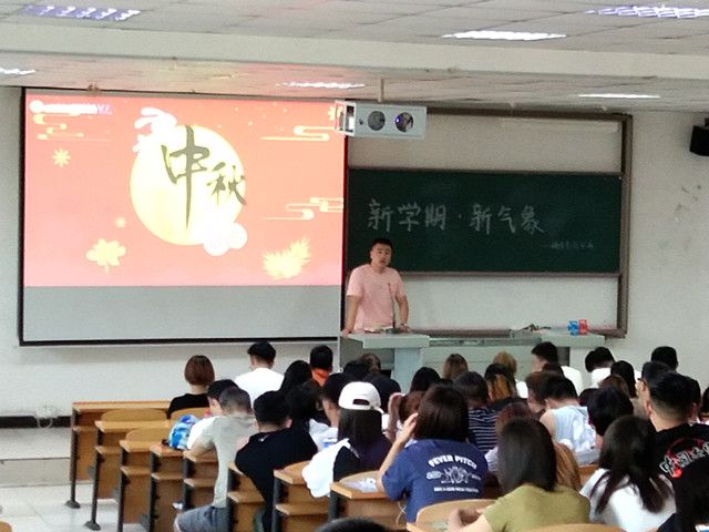 【辅导员说完满】新学期 新气象 新目标 新计划——艺术传媒学院环境设计2018级开展主题年级会