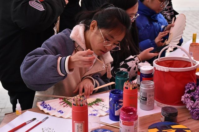 社团展示赴华章 育人兴农担使命——食品与环境学院“绿时代”助学兴农育人工程之“四‘漾’环科”促融主题风采展