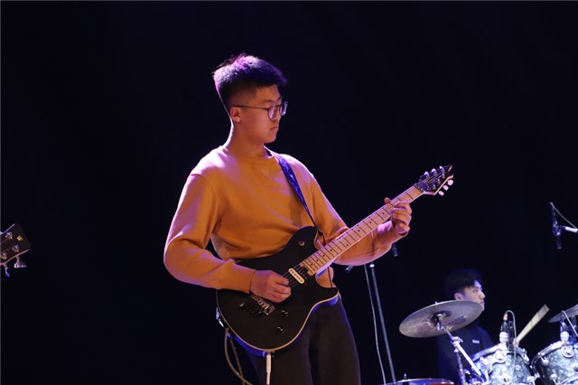 音乐点亮梦想 歌声唱响未来——大数据学院、信息工程学院“音为爱·梦承载”歌手大赛