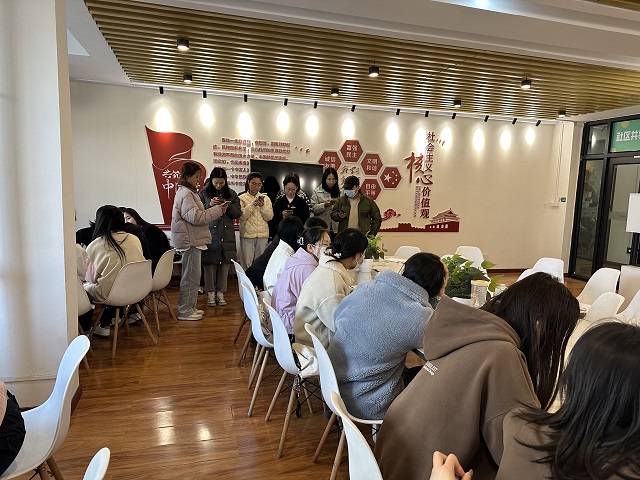 【完满团支部】 三月春风暖人心 雷锋精神永相传——商务英语学院英语2214班完满团支部活动