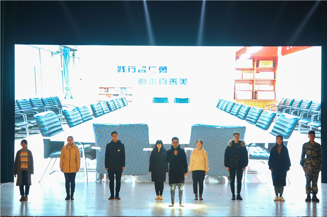 第100期乌马河周末文化广场“汇彩色之力 幸不负青春”主题晚会圆满落幕