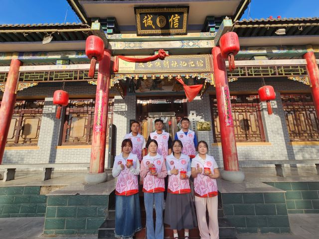饼承百年韵 香传天下情——金笺淡墨专项志愿服务队