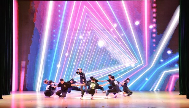 【达人秀】齐聚达人盛典 狂欢之夜见证“年度达人”诞生